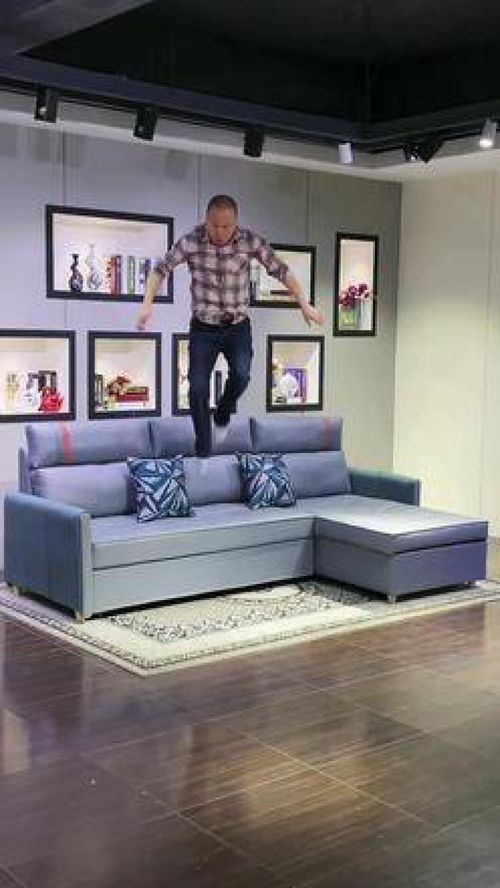 佛山家具新革命 蹦跳大叔沙發床，讓臨時留宿不再是難題